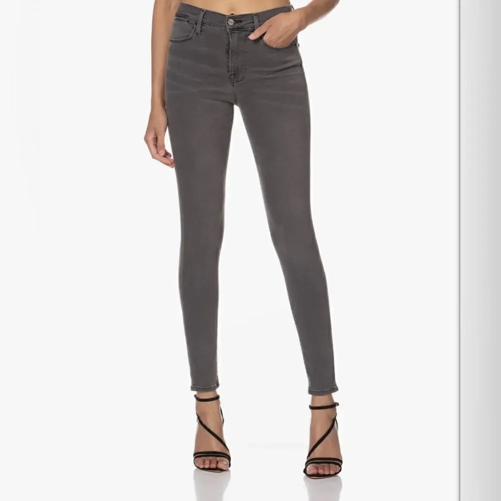Frame Le High Skinny in Grey Whisker